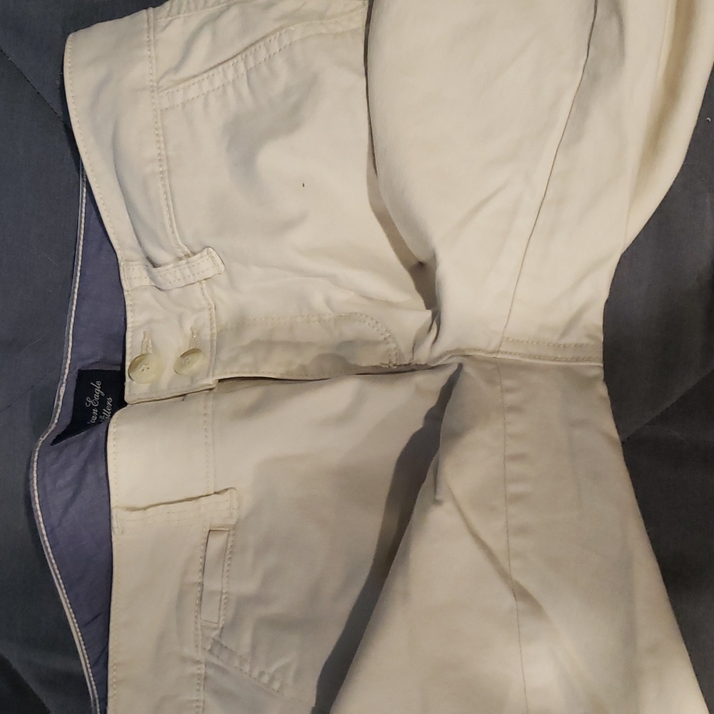 American Eagle Khaki Shorts - Picture 9 of 9